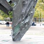 Die Skulptur Die Flamme stammt von dem Bildhauer Bernhard Heiliger aus den Jahren 1962-63 und steht am Ernst-Reuter-Platz vor Gebäuden der TU Berlin