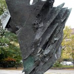 Die Skulptur Die Flamme stammt von dem Bildhauer Bernhard Heiliger aus den Jahren 1962-63 und steht am Ernst-Reuter-Platz vor Gebäuden der TU Berlin