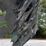 Die Skulptur Die Flamme stammt von dem Bildhauer Bernhard Heiliger aus den Jahren 1962-63 und steht am Ernst-Reuter-Platz vor Gebäuden der TU Berlin