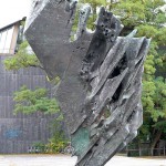 Die Skulptur Die Flamme stammt von dem Bildhauer Bernhard Heiliger aus den Jahren 1962-63 und steht am Ernst-Reuter-Platz vor Gebäuden der TU Berlin