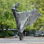 Die Skulptur Die Flamme stammt von dem Bildhauer Bernhard Heiliger aus den Jahren 1962-63 und steht am Ernst-Reuter-Platz vor Gebäuden der TU Berlin