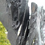 Die Skulptur Die Flamme stammt von dem Bildhauer Bernhard Heiliger aus den Jahren 1962-63 und steht am Ernst-Reuter-Platz vor Gebäuden der TU Berlin