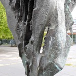 Die Skulptur Die Flamme stammt von dem Bildhauer Bernhard Heiliger aus den Jahren 1962-63 und steht am Ernst-Reuter-Platz vor Gebäuden der TU Berlin