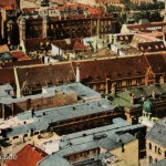 Historische, kolorierte Postkarte mit der Abbildung des Berliner Zentrums mit Stadtschloss, Dom sowie Wohn- und Geschäftsblöcken vom Roten Rathaus aus betrachtet. Die Karte wurde am 14.1.2014 versendet.