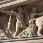 Die Neue Wache an der Prachtstraße Unter den Linden in Berlin-Mitte wurde von Karl Friedrich Schinkel gestaltet und zwischen 1816 und 1818 als Wachhaus für die Wache des Königs und als Gedenkstätte für die Befreiungskriege (1813 - 1815) gegen Napoleon Bonaparte errichtet. Heute ist sie Zentrale Gedenkstätte der Bundesrepublik Deutschland für die Opfer von Krieg und Gewaltherrschaft.