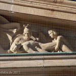 Die Neue Wache an der Prachtstraße Unter den Linden in Berlin-Mitte wurde von Karl Friedrich Schinkel gestaltet und zwischen 1816 und 1818 als Wachhaus für die Wache des Königs und als Gedenkstätte für die Befreiungskriege (1813 - 1815) gegen Napoleon Bonaparte errichtet. Heute ist sie Zentrale Gedenkstätte der Bundesrepublik Deutschland für die Opfer von Krieg und Gewaltherrschaft.