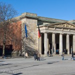 Die Neue Wache an der Prachtstraße Unter den Linden in Berlin-Mitte wurde von Karl Friedrich Schinkel gestaltet und zwischen 1816 und 1818 als Wachhaus für die Wache des Königs und als Gedenkstätte für die Befreiungskriege (1813 - 1815) gegen Napoleon Bonaparte errichtet. Heute ist sie Zentrale Gedenkstätte der Bundesrepublik Deutschland für die Opfer von Krieg und Gewaltherrschaft.