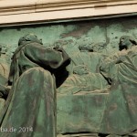 Relief Luther auf Reichstag in Worms von Gerhard Janensch 1904 an der Westfassade des Berliner Doms linker Hand vom Hauptportal