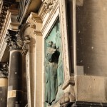 Relief Luther auf Reichstag in Worms von Gerhard Janensch 1904 an der Westfassade des Berliner Doms linker Hand vom Hauptportal