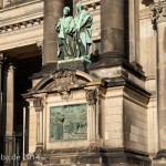 Relief Luther auf Reichstag in Worms von Gerhard Janensch 1904 an der Westfassade des Berliner Doms linker Hand vom Hauptportal