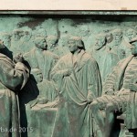 Relief Luther auf Reichstag in Worms von Gerhard Janensch 1904 an der Westfassade des Berliner Doms linker Hand vom Hauptportal