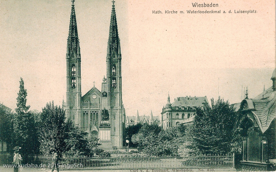 Historische Ansichtskarte von Wiesbaden mit der katholischen Bonifatius-Kirche mit dem Waterloodenkmal auf dem Luisenplatz im Vordergrund