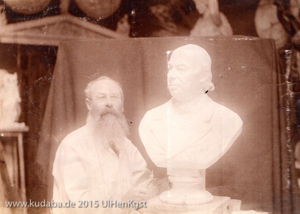 Historische Fotografie von Hermann Schies in seinem Atelier bei der Arbeit an der Büste für das Grabmal von Carl Remigius Fresenius