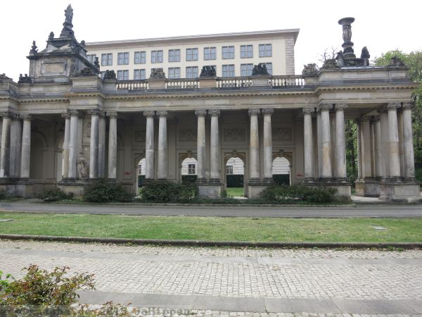 Königskolonnaden von Carl von Gontard im Kleistpark in Berlin-Schöneberg