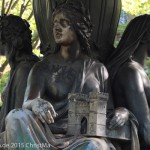 Brunnen „Wrangelbrunnen“ in Kreuzberg von Hugo Hagen, Baujahr 1877, nördliche Detailansicht von drei Figuren