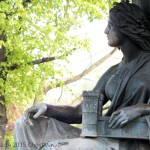 Brunnen „Wrangelbrunnen“ in Kreuzberg von Hugo Hagen, Baujahr 1877, Ansicht der Personifikation der Weichsel mit dem Modell der Dirschauer Brücke