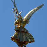 Die Skulptur Viktoria auf der Siegessäule ist ein Werk von Johann Friedrich Drake, das 1873 eingeweiht wurde. Die Skulptur ist in Bronze gegossen und mit Blattgold überzogen.