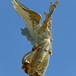 Die Skulptur Viktoria auf der Siegessäule ist ein Werk von Johann Friedrich Drake, das 1873 eingeweiht wurde. Die Skulptur ist in Bronze gegossen und mit Blattgold überzogen.