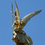 Die Skulptur Viktoria auf der Siegessäule ist ein Werk von Johann Friedrich Drake, das 1873 eingeweiht wurde. Die Skulptur ist in Bronze gegossen und mit Blattgold überzogen.