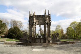 Der Märchenbrunnen in Berlin-Neukölln im Von-der-Schulenberg-Park von Ernst Moritz Geyger