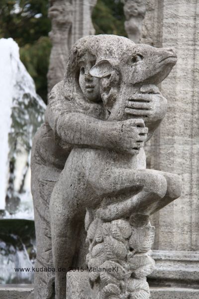 Der Märchenbrunnen in Berlin-Neukölln im Von-der-Schulenberg-Park von Ernst Moritz Geyger