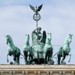 Die Quadriga auf dem Brandenburger Tor in Berlin-Mitte aus getriebenem und gegossenem Kupfer stammt von Johann Gottfried Schadow aus den Jahren 1790 - 1795 (1793)