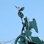 Die Quadriga auf dem Brandenburger Tor in Berlin-Mitte aus getriebenem und gegossenem Kupfer stammt von Johann Gottfried Schadow aus den Jahren 1790 - 1795 (1793)