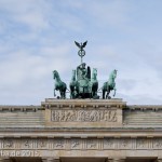 Die Quadriga auf dem Brandenburger Tor in Berlin-Mitte aus getriebenem und gegossenem Kupfer stammt von Johann Gottfried Schadow aus den Jahren 1790 - 1795 (1793)