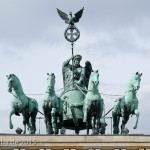 Die Quadriga auf dem Brandenburger Tor in Berlin-Mitte aus getriebenem und gegossenem Kupfer stammt von Johann Gottfried Schadow aus den Jahren 1790 - 1795 (1793)