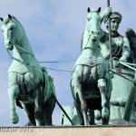 Die Quadriga auf dem Brandenburger Tor in Berlin-Mitte aus getriebenem und gegossenem Kupfer stammt von Johann Gottfried Schadow aus den Jahren 1790 - 1795 (1793)