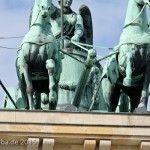 Die Quadriga auf dem Brandenburger Tor in Berlin-Mitte aus getriebenem und gegossenem Kupfer stammt von Johann Gottfried Schadow aus den Jahren 1790 - 1795 (1793)