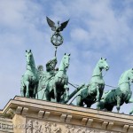 Die Quadriga auf dem Brandenburger Tor in Berlin-Mitte aus getriebenem und gegossenem Kupfer stammt von Johann Gottfried Schadow aus den Jahren 1790 - 1795 (1793)