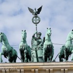 Die Quadriga auf dem Brandenburger Tor in Berlin-Mitte aus getriebenem und gegossenem Kupfer stammt von Johann Gottfried Schadow aus den Jahren 1790 - 1795 (1793)