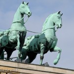 Die Quadriga auf dem Brandenburger Tor in Berlin-Mitte aus getriebenem und gegossenem Kupfer stammt von Johann Gottfried Schadow aus den Jahren 1790 - 1795 (1793)