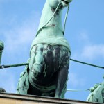 Die Quadriga auf dem Brandenburger Tor in Berlin-Mitte aus getriebenem und gegossenem Kupfer stammt von Johann Gottfried Schadow aus den Jahren 1790 - 1795 (1793)