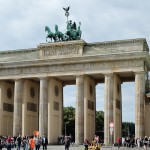 Die Quadriga auf dem Brandenburger Tor in Berlin-Mitte aus getriebenem und gegossenem Kupfer stammt von Johann Gottfried Schadow aus den Jahren 1790 - 1795 (1793)