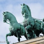 Die Quadriga auf dem Brandenburger Tor in Berlin-Mitte aus getriebenem und gegossenem Kupfer stammt von Johann Gottfried Schadow aus den Jahren 1790 - 1795 (1793)