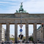 Die Quadriga auf dem Brandenburger Tor in Berlin-Mitte aus getriebenem und gegossenem Kupfer stammt von Johann Gottfried Schadow aus den Jahren 1790 - 1795 (1793)