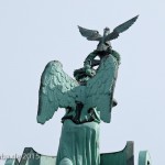 Die Quadriga auf dem Brandenburger Tor in Berlin-Mitte aus getriebenem und gegossenem Kupfer stammt von Johann Gottfried Schadow aus den Jahren 1790 - 1795 (1793)