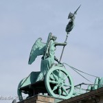 Die Quadriga auf dem Brandenburger Tor in Berlin-Mitte aus getriebenem und gegossenem Kupfer stammt von Johann Gottfried Schadow aus den Jahren 1790 - 1795 (1793)