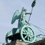 Die Quadriga auf dem Brandenburger Tor in Berlin-Mitte aus getriebenem und gegossenem Kupfer stammt von Johann Gottfried Schadow aus den Jahren 1790 - 1795 (1793)