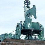 Die Quadriga auf dem Brandenburger Tor in Berlin-Mitte aus getriebenem und gegossenem Kupfer stammt von Johann Gottfried Schadow aus den Jahren 1790 - 1795 (1793)