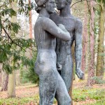 Skulpturengruppe “Mars und Venus” von Georg Kolbe im Kolbe-Hain in Westend, Berlin-Charlottenburg, Nachguss von 1963 aus der Bildgießerei Noack, Berlin. Zustand: Dezember 2015.