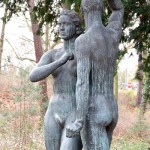 Skulpturengruppe “Mars und Venus” von Georg Kolbe im Kolbe-Hain in Westend, Berlin-Charlottenburg, Nachguss von 1963 aus der Bildgießerei Noack, Berlin. Zustand: Dezember 2015.