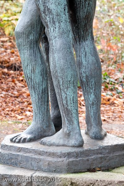 Skulpturengruppe “Mars und Venus” von Georg Kolbe im Kolbe-Hain in Westend, Berlin-Charlottenburg, Nachguss von 1963 aus der Bildgießerei Noack, Berlin. Zustand: Dezember 2015.